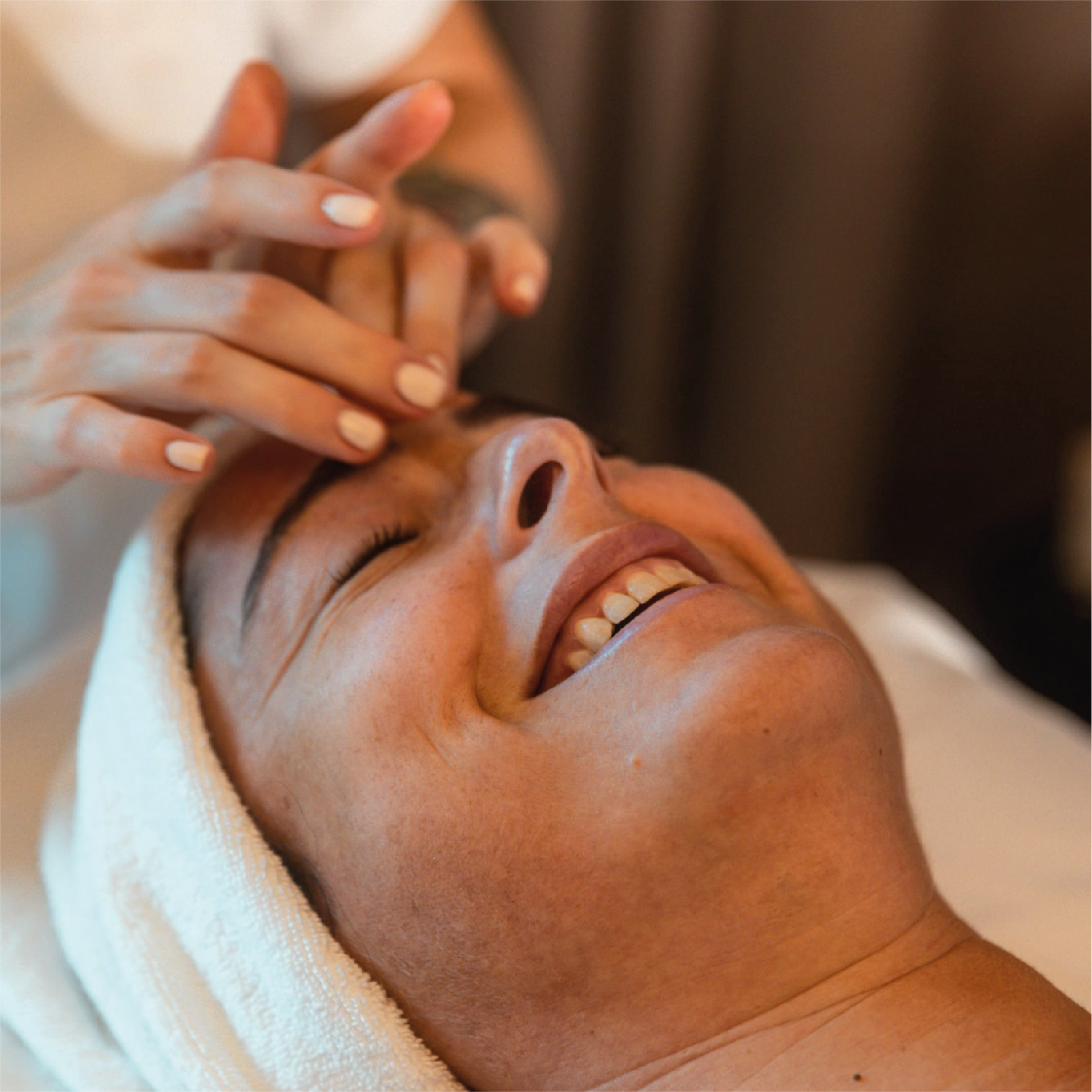 Pelle viso luminosa e idratata — risultato skincare naturale antietà Mariposa